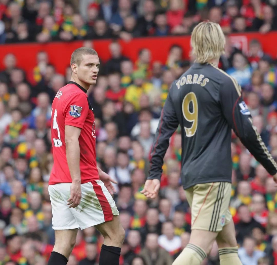 麦孔攻破巴萨球门,足坛名场面温格