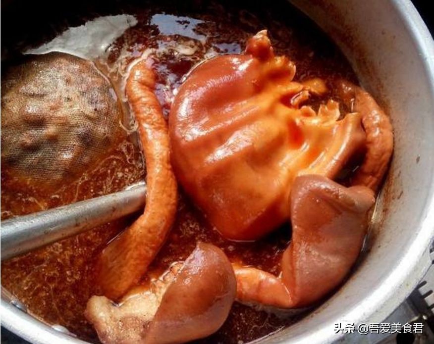 卤菜发黑发酸怎么回事,卤菜发黑卤水发酸该如何解决