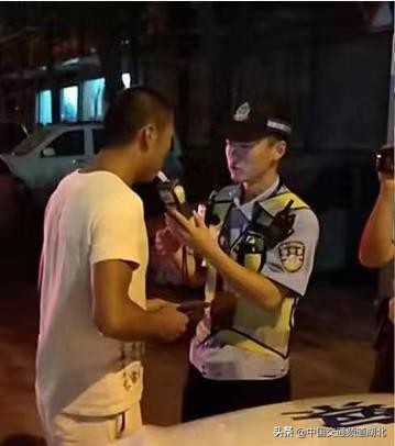 武汉严查酒后车辆司机,咸宁城区交警严查酒驾醉驾不放松