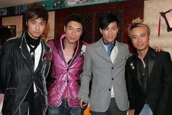 22年粉丝结婚惊喜亲身道贺前香港一线歌手：他们一直支持着我