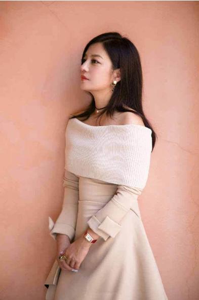 赵薇新发型！剪掉十年长发换短发，44岁嫩回24岁