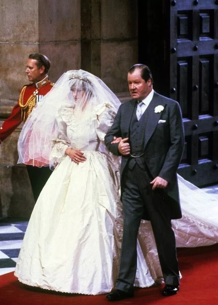 被丈夫嫌弃的女人,被丈夫嫌弃抛弃的女人