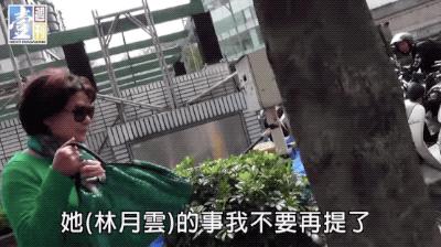 侯佩岑的所有恋情,侯佩岑的妈妈和她老公十指紧扣