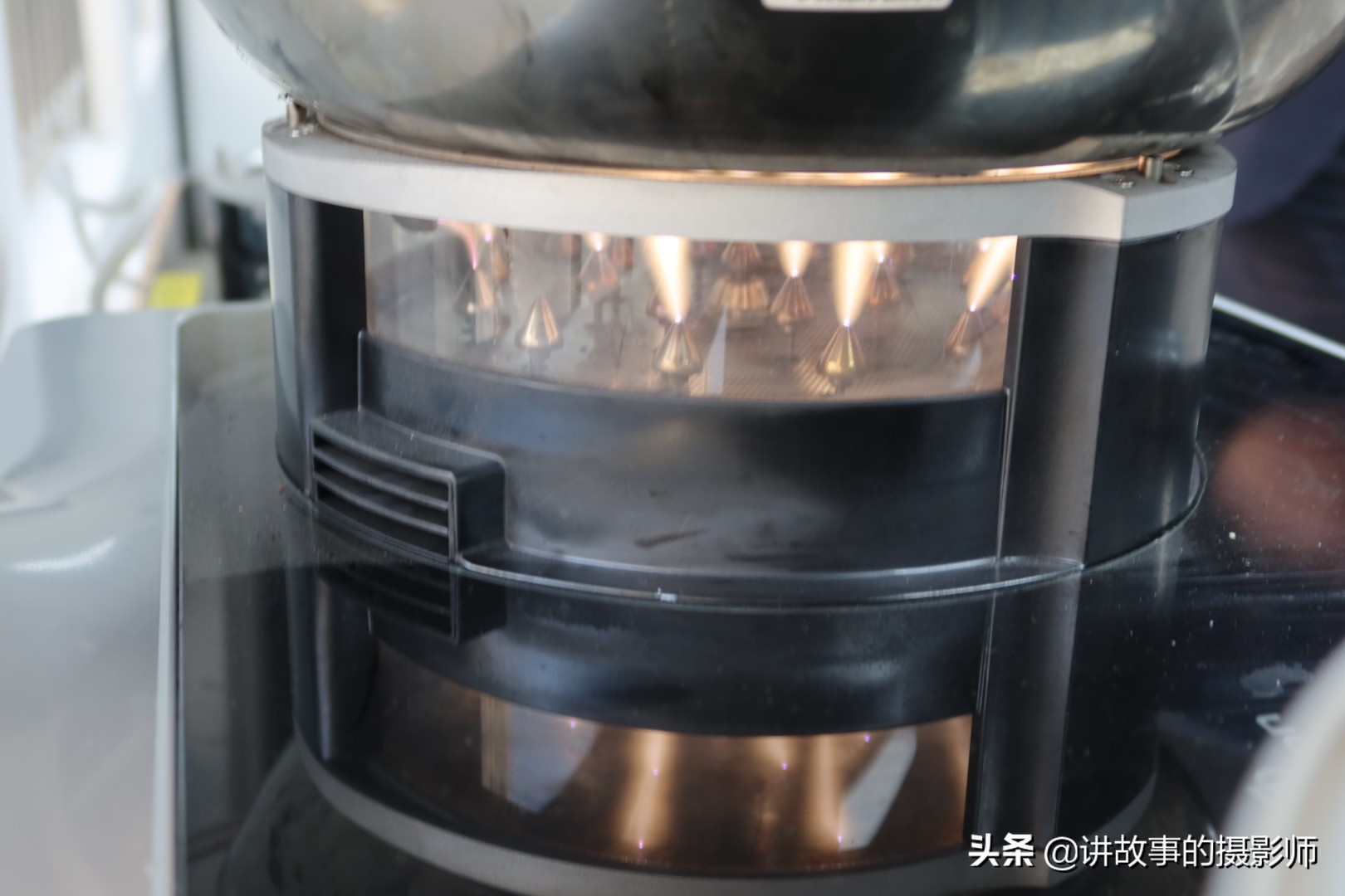 电炉明火炒菜，*裤内**点亮灯泡，魔术还是高科技？