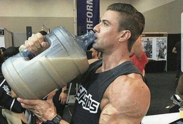 健身入门新手需要喝蛋白粉吗,初步健身者适合吃蛋白粉吗