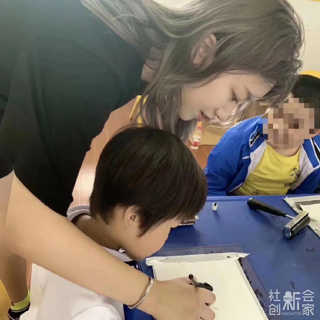 95后做了8年的公益，李好：现实不只非黑即白，还有灰度