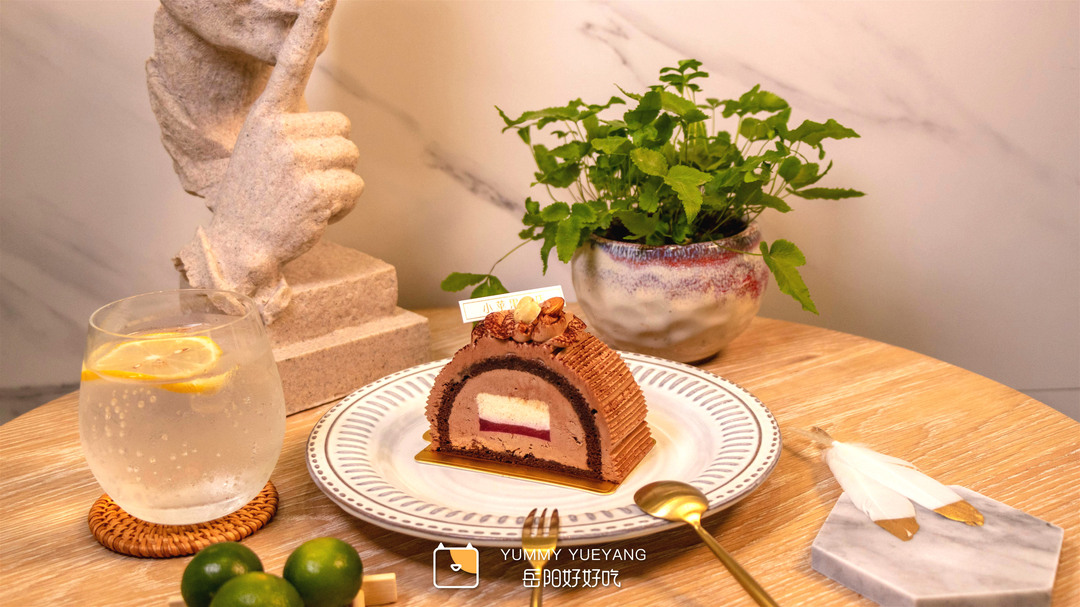 不限量的千层蛋糕全城狂送，挑战岳阳本土烘焙霸权的小苹果来啦