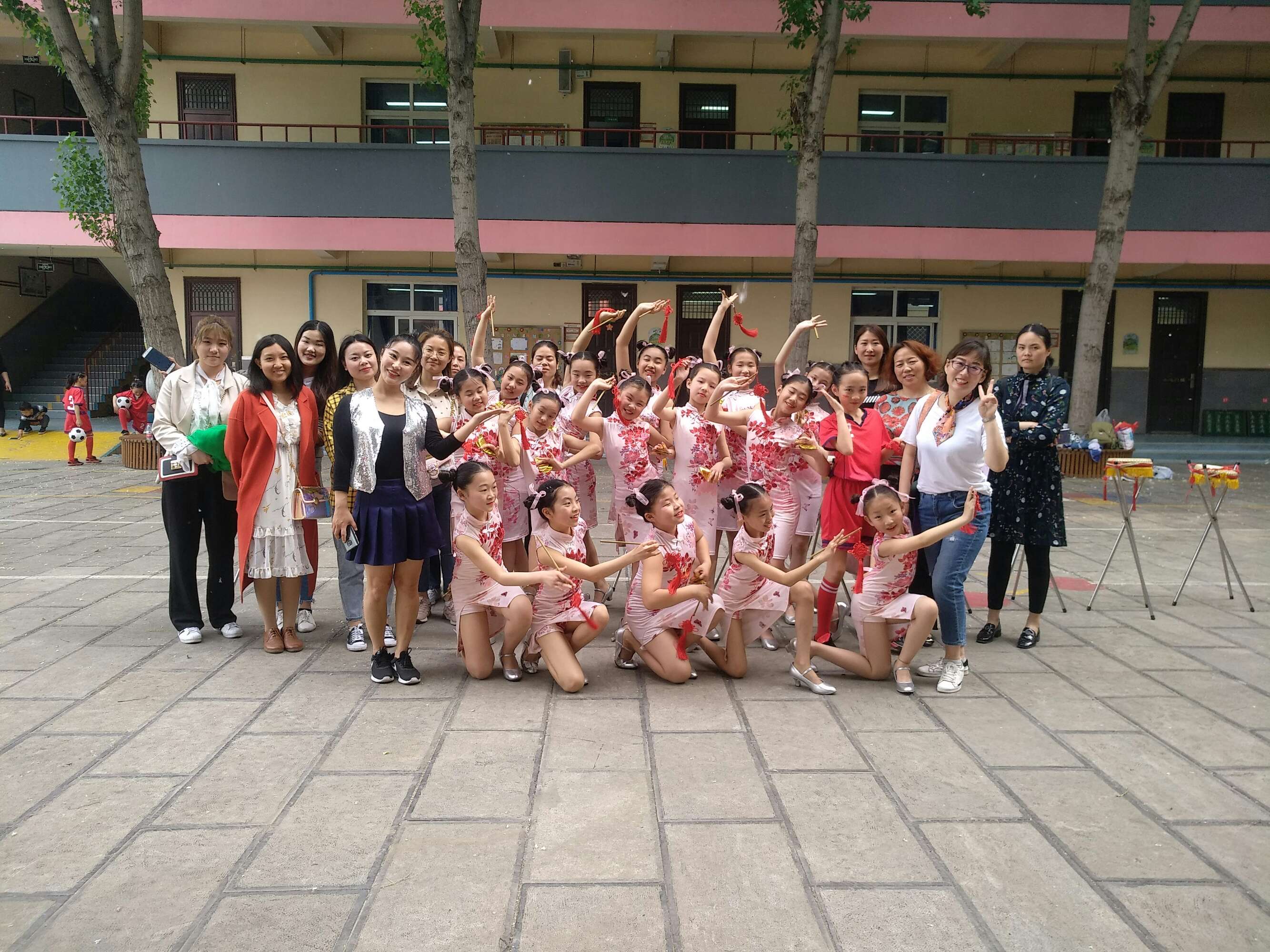 灏忓缁忓吀璇佃娲诲姩鍦嗘弧钀藉箷,灏忓瀹岀編鏀跺畼鍥炲繂鎴愰暱鍘嗙▼