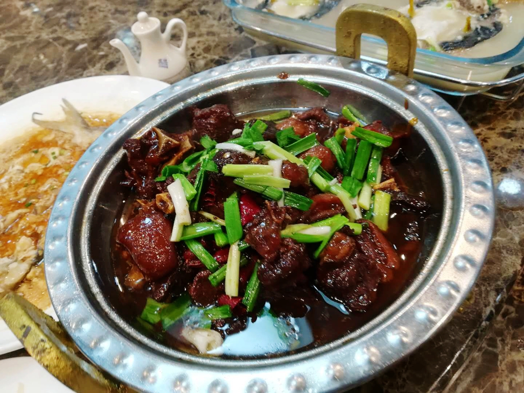 朋友生日请吃饭还得大家平摊买单,朋友生日请吃宴席