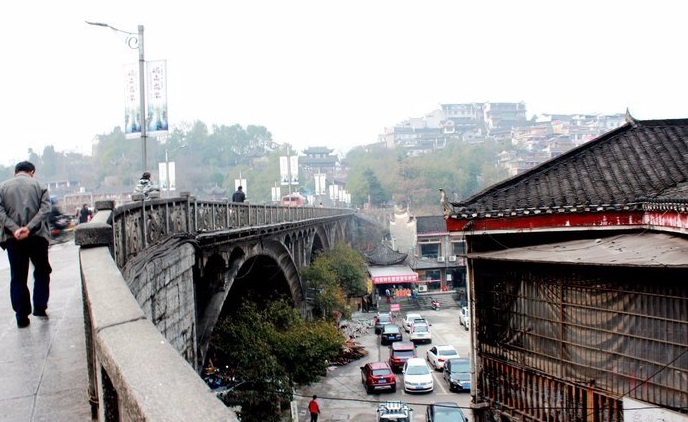 湖南湘西凤凰八面山,凤凰古城属于哪个市哪个县