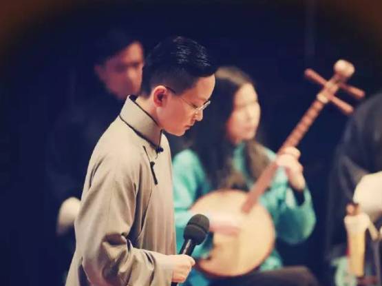 一个只争第一的姑娘，在台上扮男人却成了“头牌”