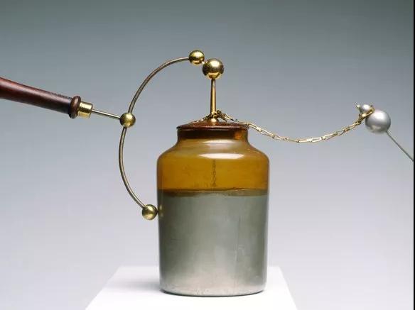 电机配超级电容,超级电容在电路中的应用