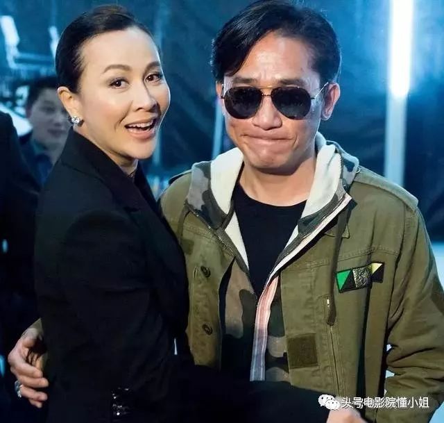 刘嘉玲54岁：经历富商绯闻和裸照风波，不生娃，靠8个字撑到今天