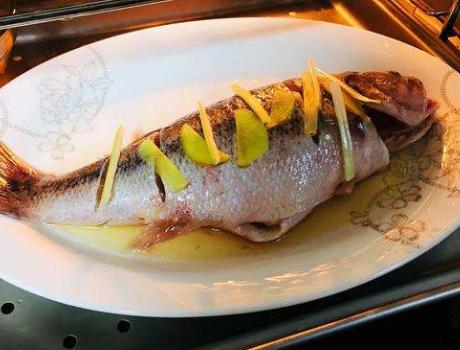 最简单的清蒸鲈鱼做法要不要放盐,清蒸鲈鱼不放盐的最正宗的做法