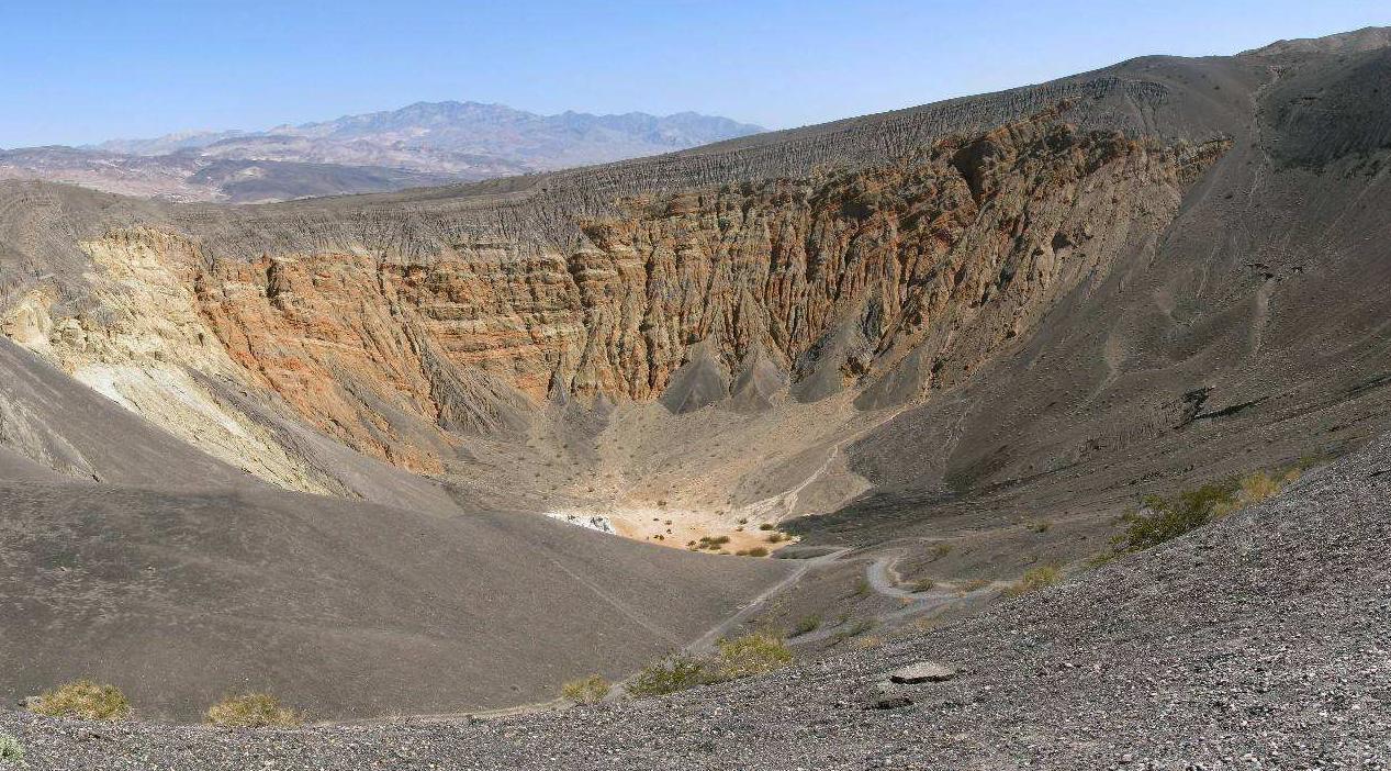 担心被中国卡脖子，特朗普签署新令挖本国*土稀**，其实目的就一个