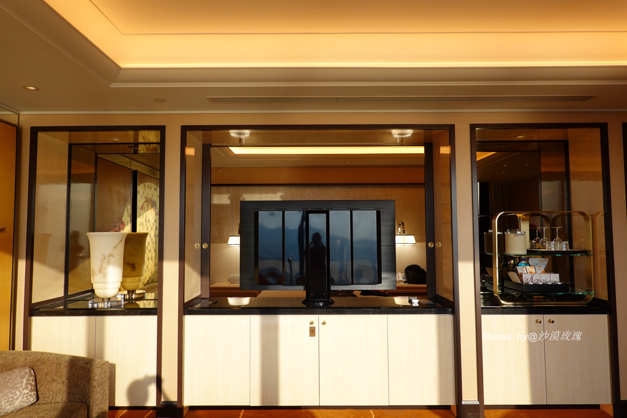 澳门葡京酒店豪华客房一晚多少钱,澳门的美高梅酒店住一晚要多少钱