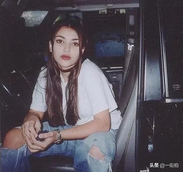 金卡戴珊背装秀,金卡戴珊纽约时装周看秀