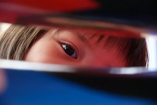 孩子不开心如何让孩子开心,家长如何对付聪明调皮的孩子