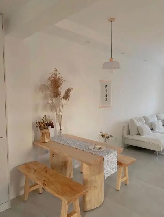 实木餐桌怎么买便宜又好用,实木餐桌的优点和缺点