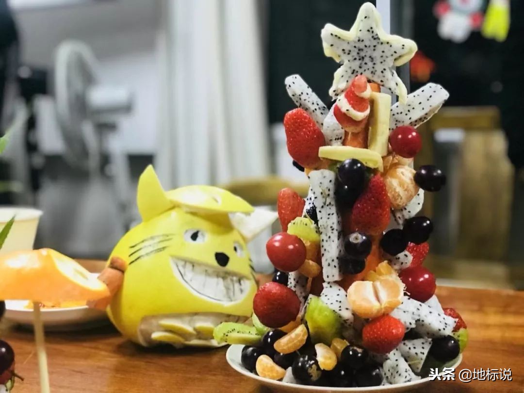 公司圣诞这样过!广告人把水果玩出花~