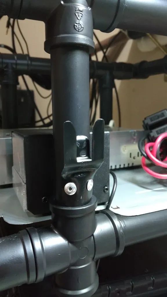 用pvc管做广告支架,不用花钱就能做一个监控支架