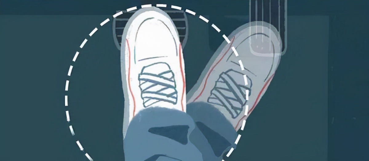 科目二起步刹车是轻踩还是踩死,科目二刹车可以踩到底吗