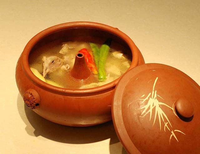 彩云之南代表云南,彩云之南茵香汽锅鸡