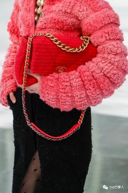 为什么香奈儿的包比lv贵,香奈儿包为什么比lv贵那么多