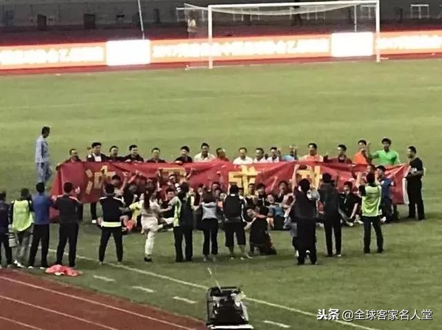 广东梅州足球队中甲,梅州有几个足球俱乐部在中乙