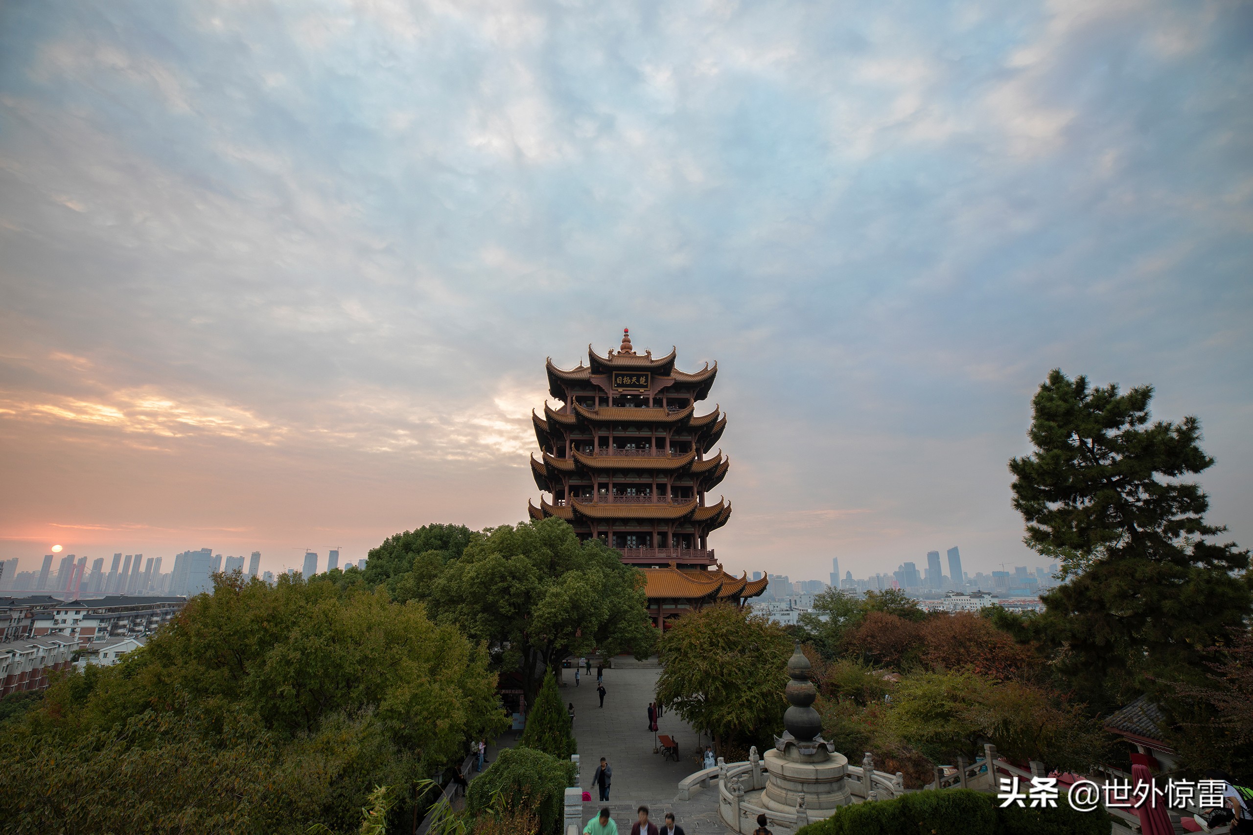 武汉黄鹤楼夜景灯光秀,武汉黄鹤楼摄影攻略