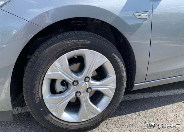 雪佛兰科沃兹优点和缺点,雪佛兰科沃兹最新款顶配四缸新车