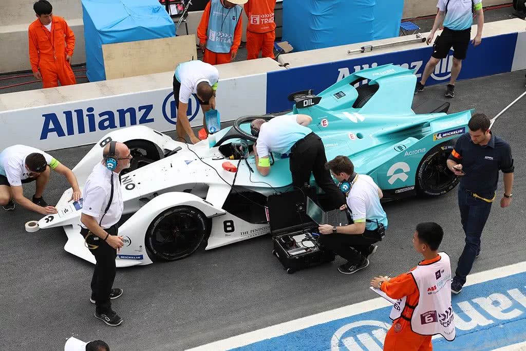 这车空间窄、没空调，只能躺着开，为啥一群男人都想开？