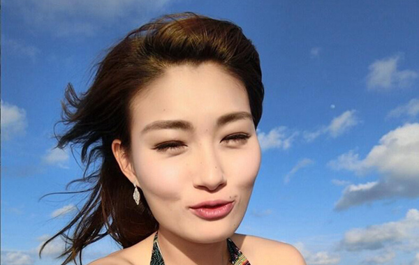 美女门神遗憾落选世界杯，曾因不满主帅突然退役，三次留洋成典范