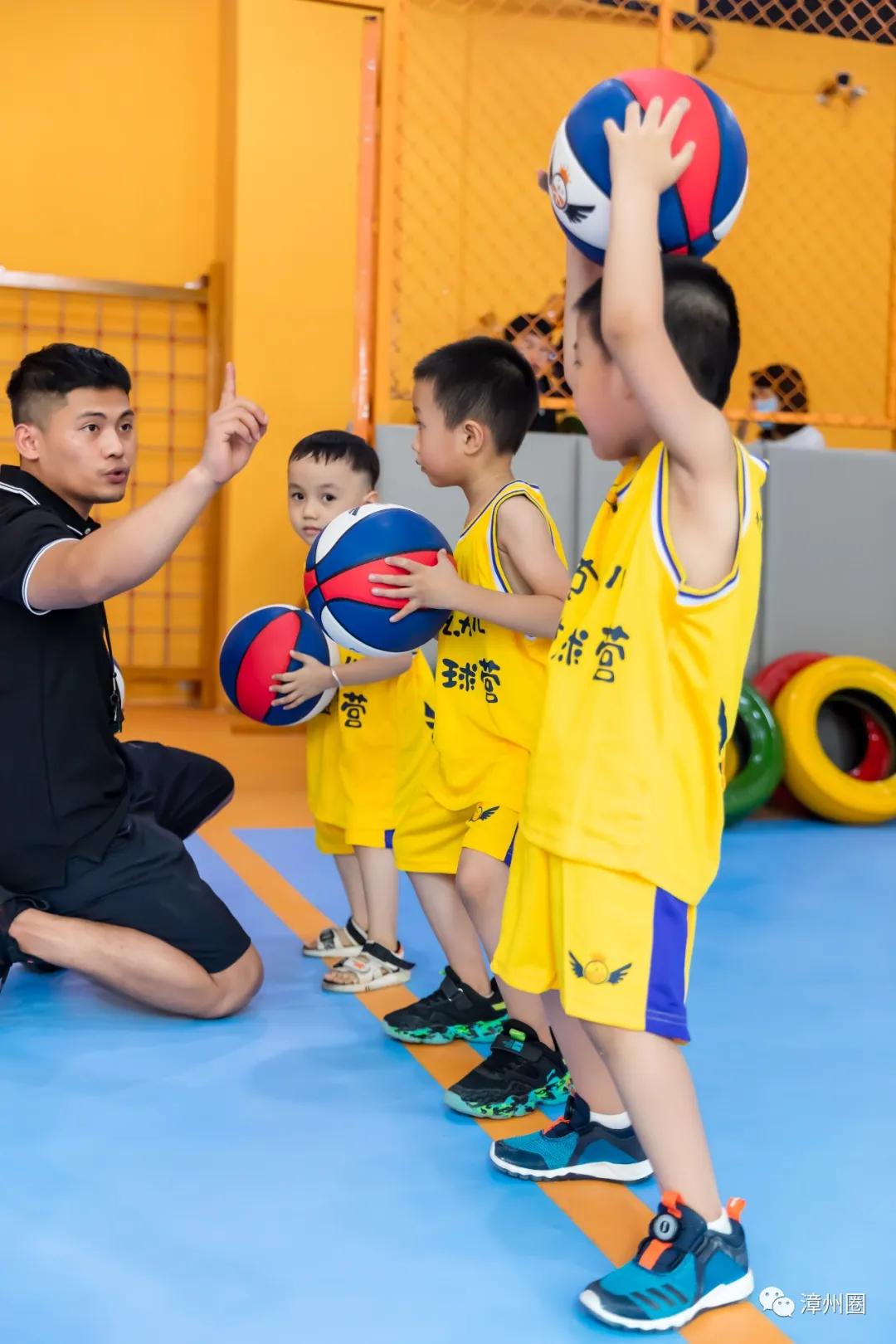 万达附近室内篮球班,万达金街二楼儿童篮球