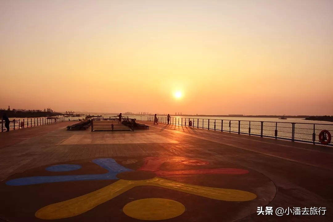 长江游轮“巨无霸”世纪荣耀号，原来它的吨位不是长江之最