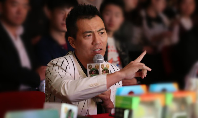 黄健翔辟谣一针见血吐槽本土球员,黄健翔目前状况