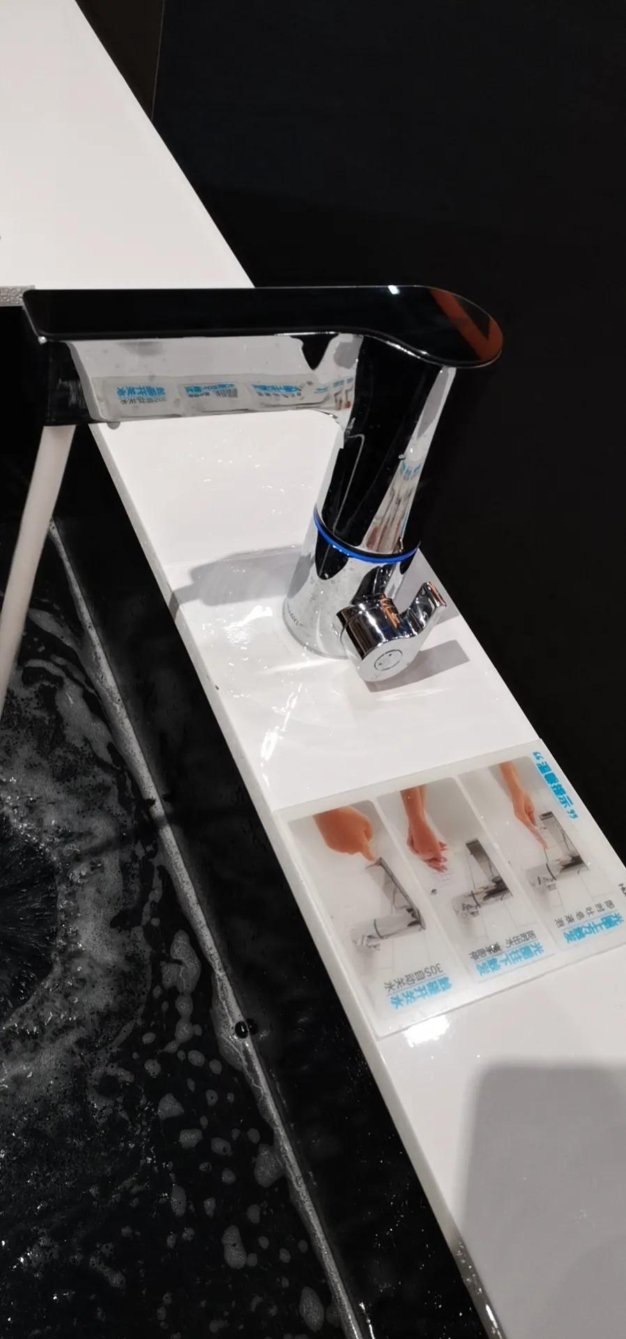 华艺卫浴以全新升级的品牌形象，惊艳亮相深圳国际家具展