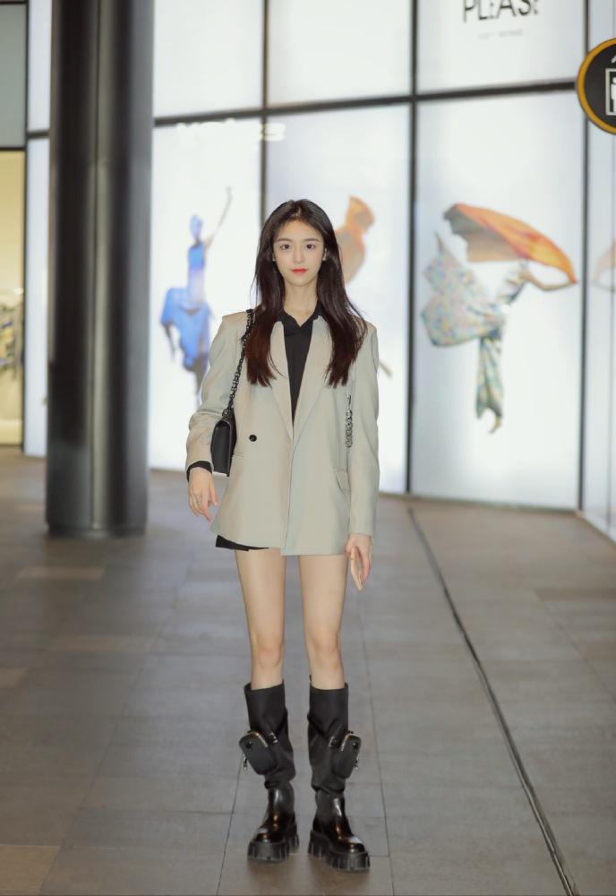 西装裙子今秋最in穿法巨美巨时髦,10种西装裙子的超好看搭配