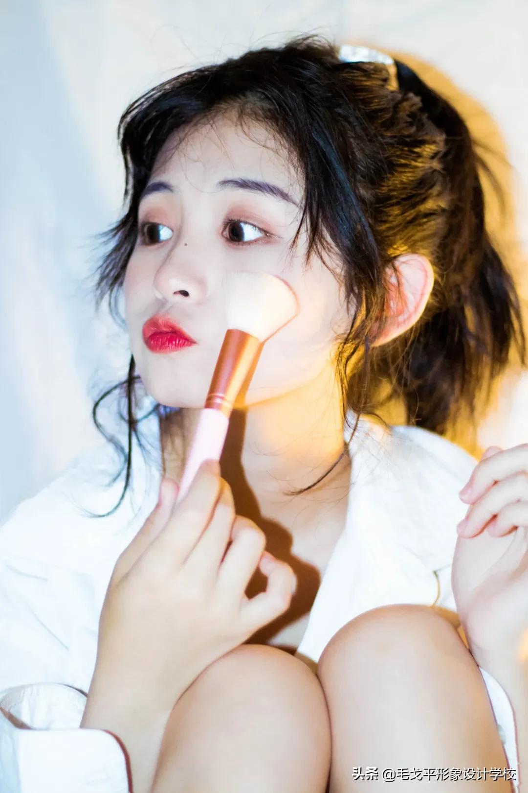 女明星是怎样处理脸上的痣,圆脸如何点痣好看