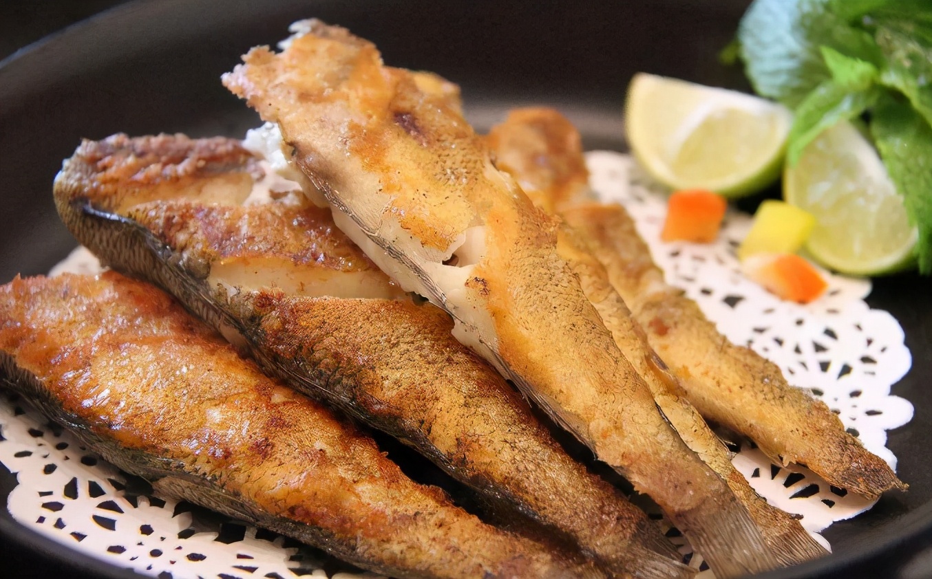 煎鱼怎么煎不破皮,煎鱼别直接下油锅煎加上这一步