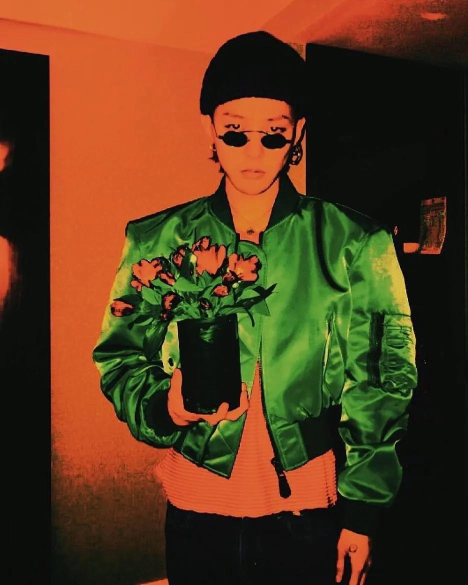 易烊千玺买权志龙同款鞋,易烊千玺助理权志龙鞋