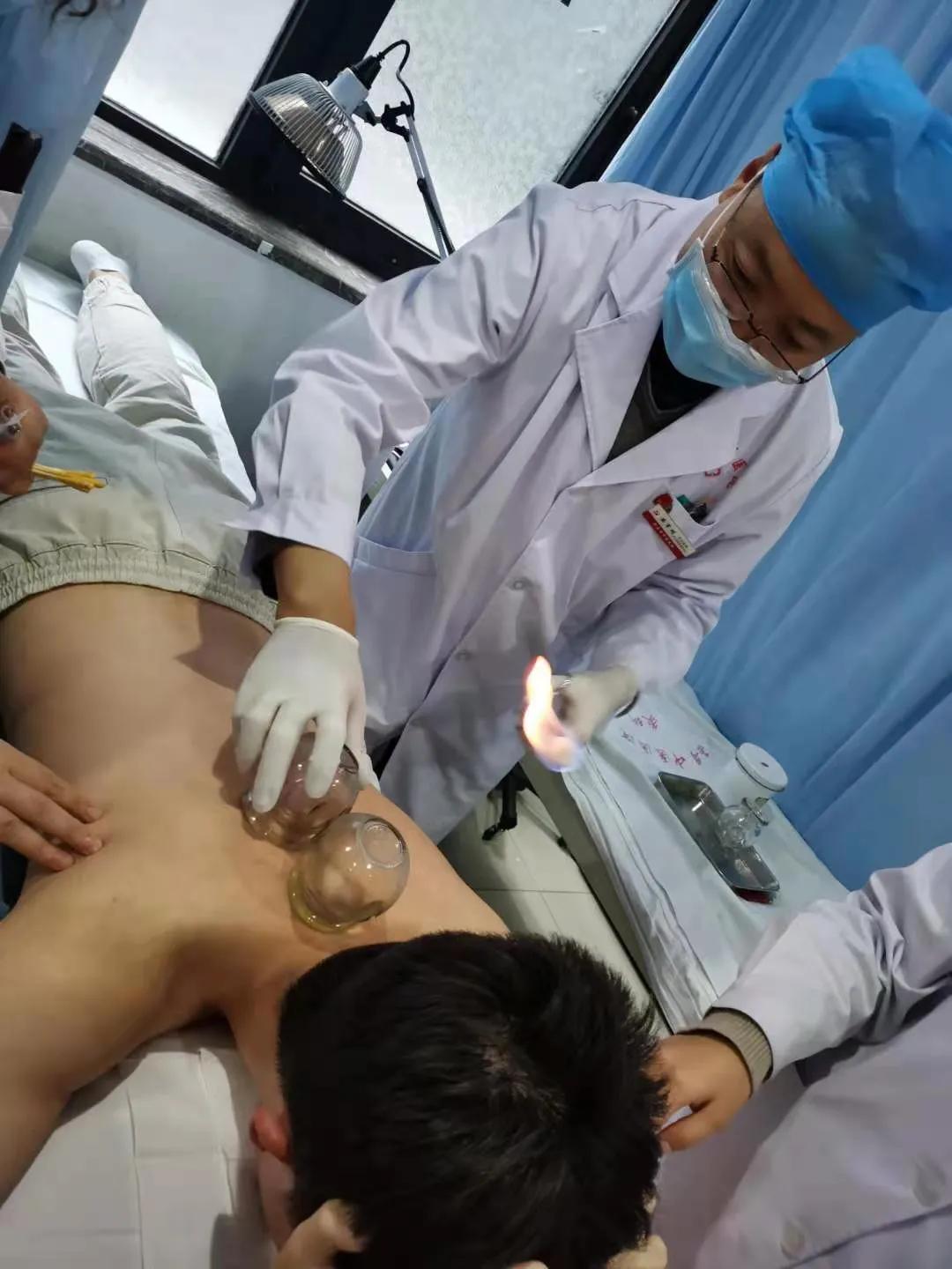 莫让青春负芳华的前一句,不要让痘痘耽误你的青春