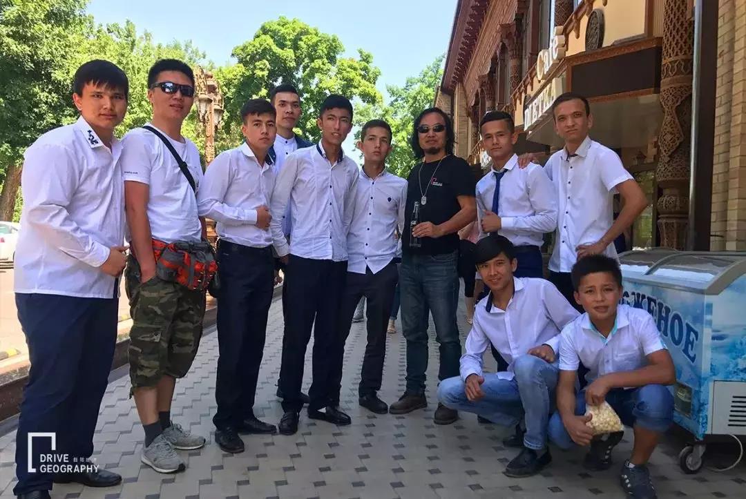 中国牌照车在国外自驾游,开中国牌照车去外国