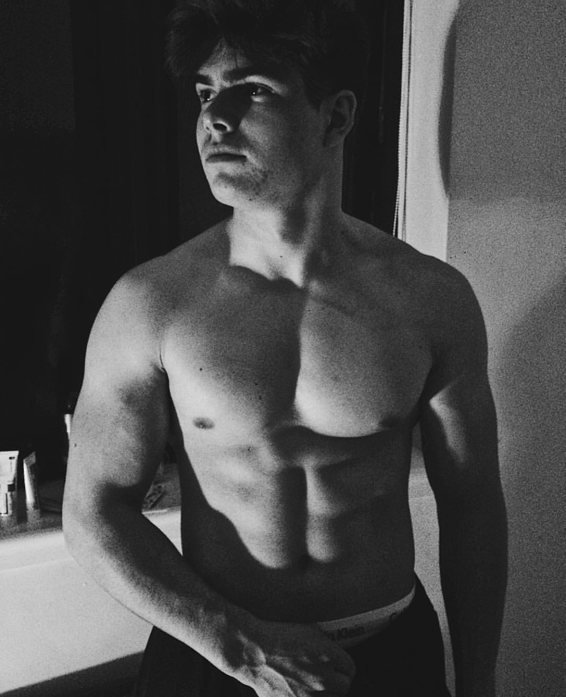 真正的高富帅｜3年时间光速逆袭，从正太逆袭英国皇室中行走的天菜