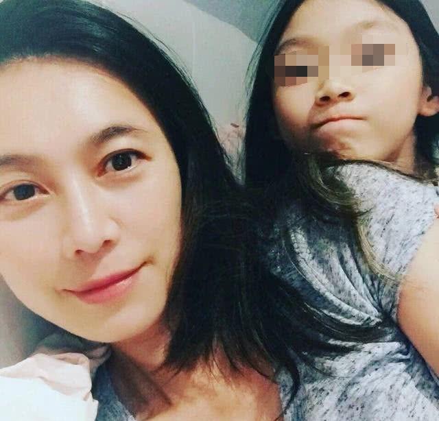 风流倜傥的“信”，肆意游走女人间，49岁和交往17年的女友分手