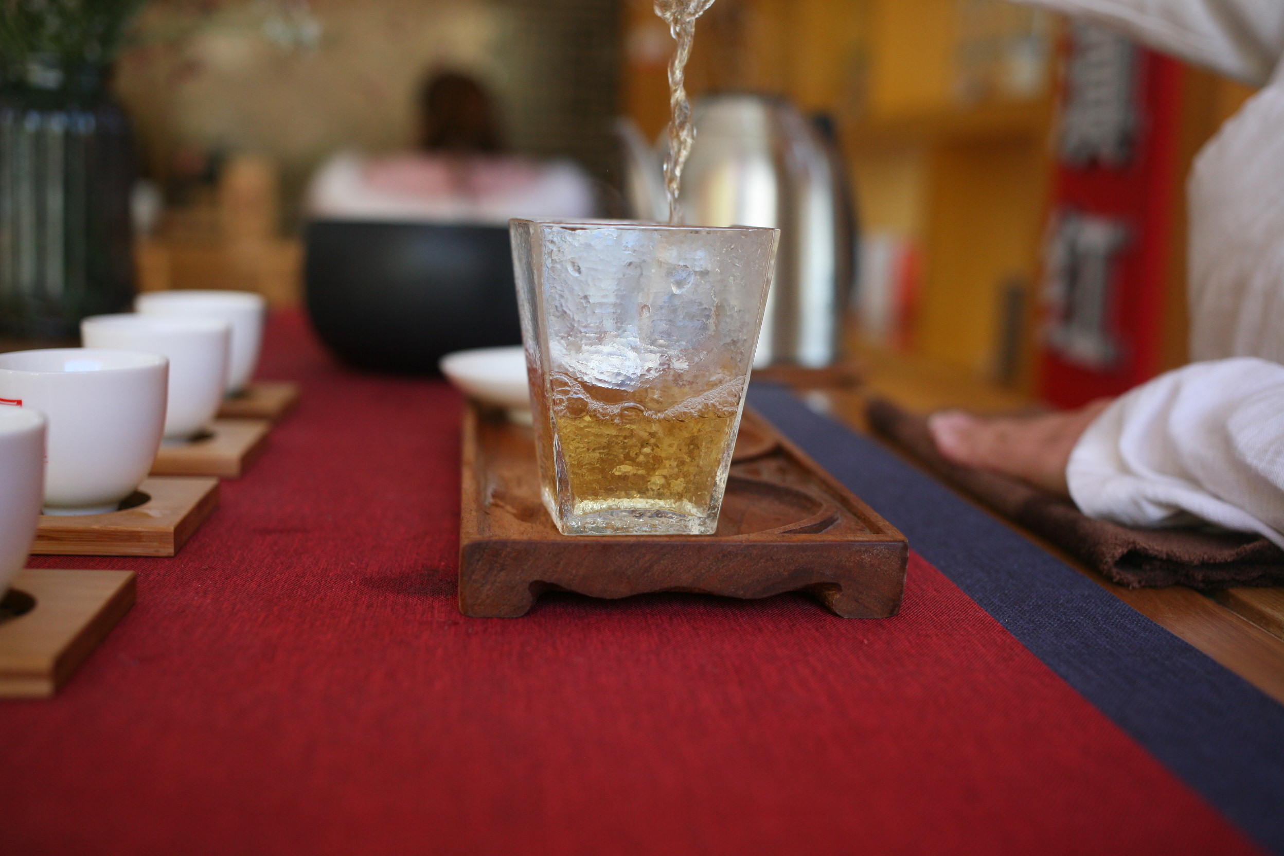 茶汤表面泡泡,茶汤里有泡沫比较多