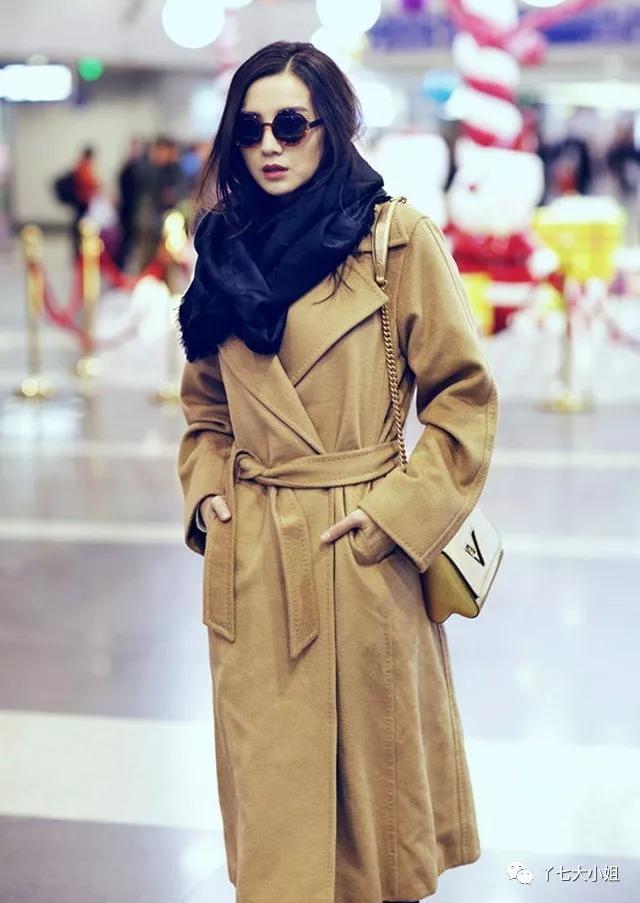 秋冬一定要穿出时髦贵气感,今年秋冬最时髦的颜色搭配