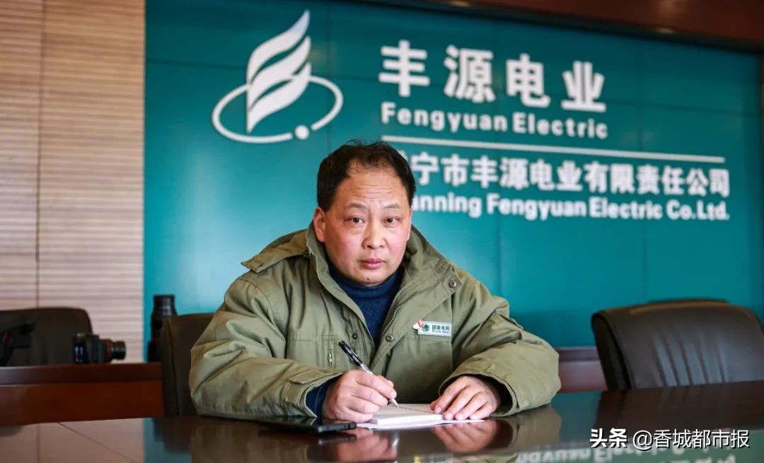 「咸宁供电:光明记忆•百名*党**员庆华诞⑫」全力服务京广"大动脉"电气化改造