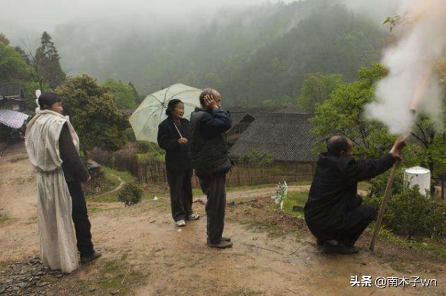 喜不送伞寿不送烟的含义,为什么喜不送伞寿不送烟丧不补礼