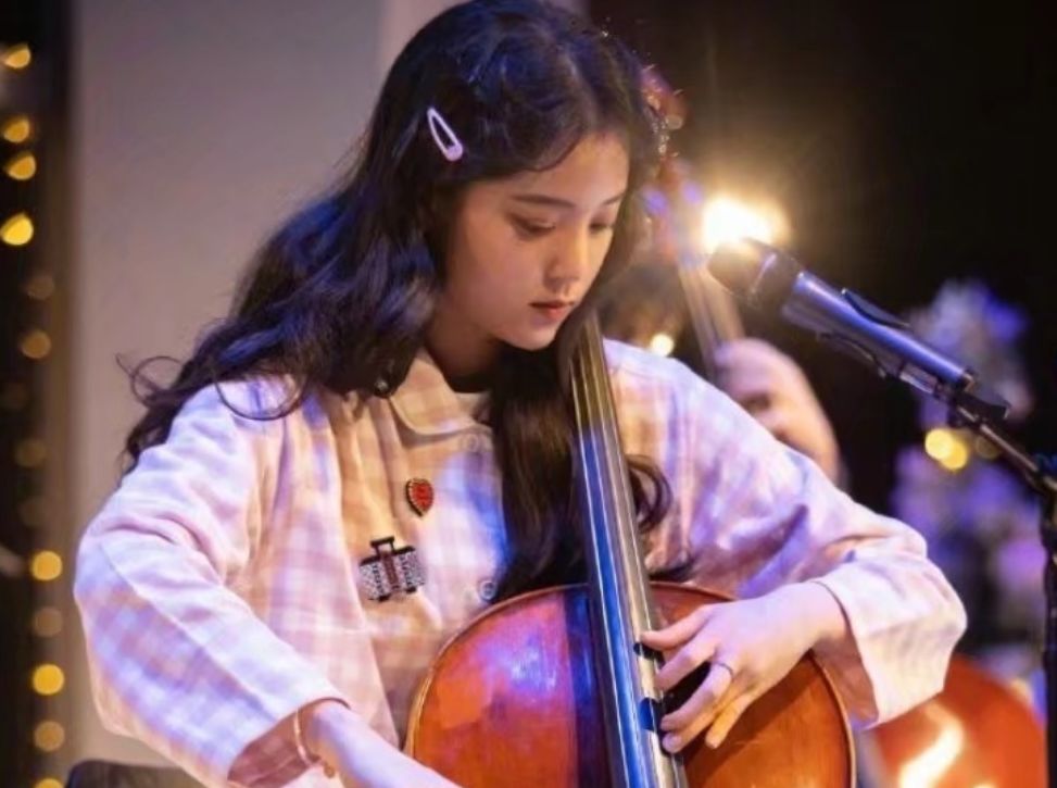 宅家里也要风情万种睡衣风格大赏,宅家好穿的睡衣简约又实穿